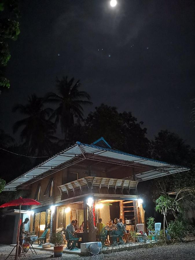 Baantia Chomtawan Bed & Breakfast Surat Thani Ngoại thất bức ảnh