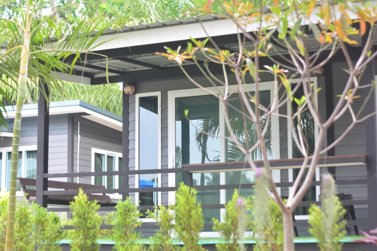 Baantia Chomtawan Bed & Breakfast Surat Thani Ngoại thất bức ảnh