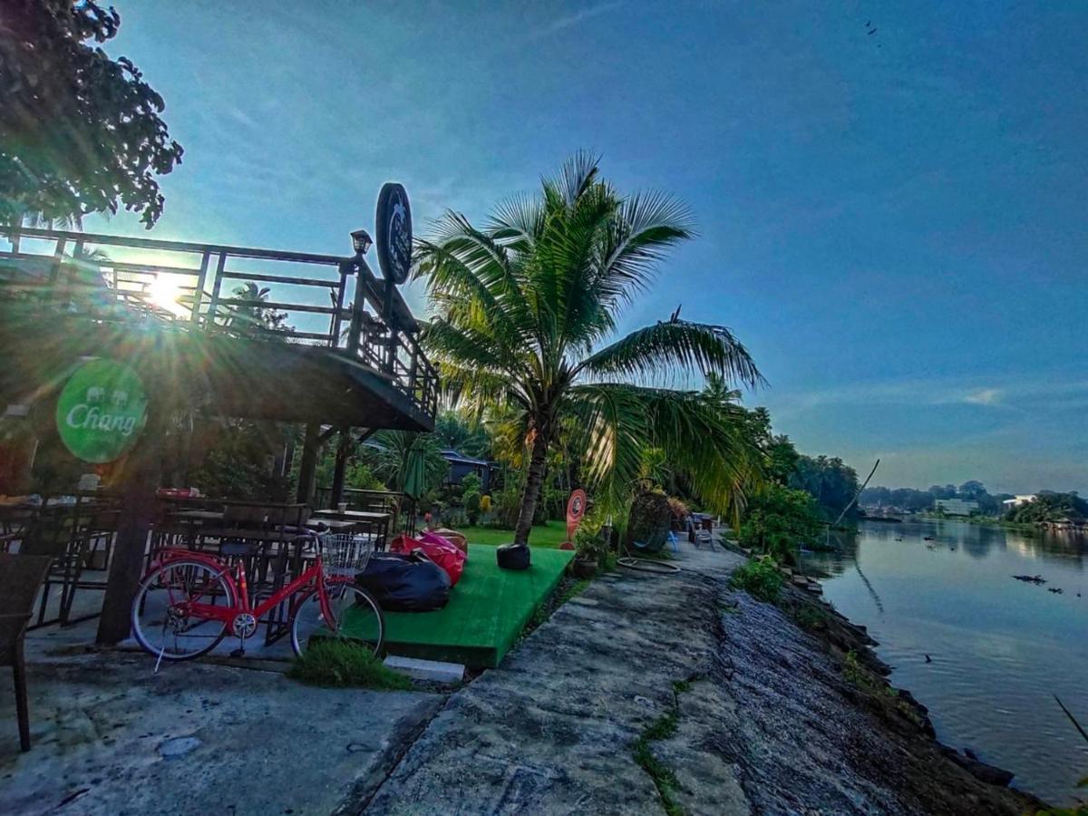 Baantia Chomtawan Bed & Breakfast Surat Thani Ngoại thất bức ảnh